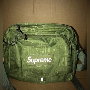Supreme shoulder bag for @marcuh